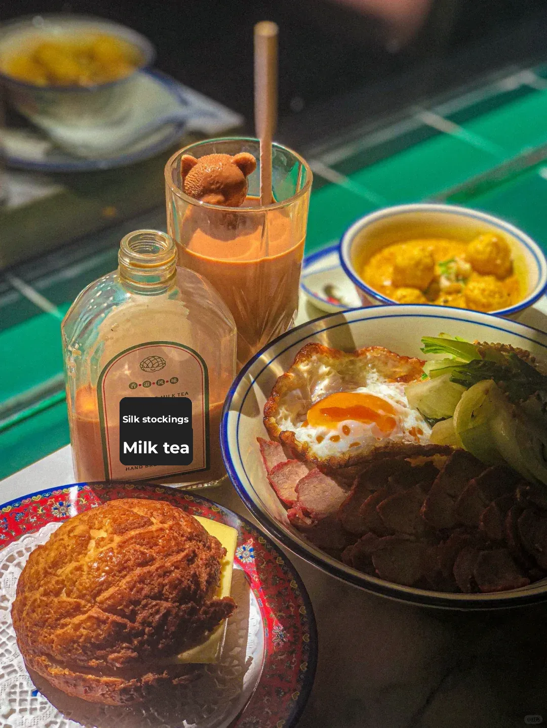 Paris 🍽｜Silk Stocking Milk Tea 🍍 Ice-Fire Pineapple Bun