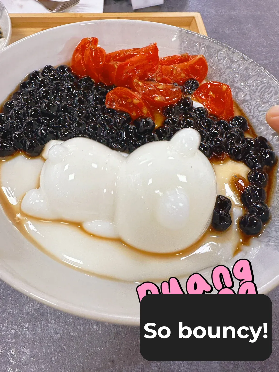 The coconut jelly at Diamond Plaza is irresistibly chewy and delicious! 🔥