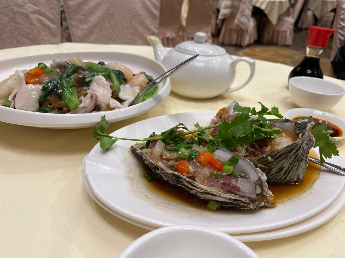 "Surprisingly, You Can Find Palm-Sized Oysters in the US 🦪"