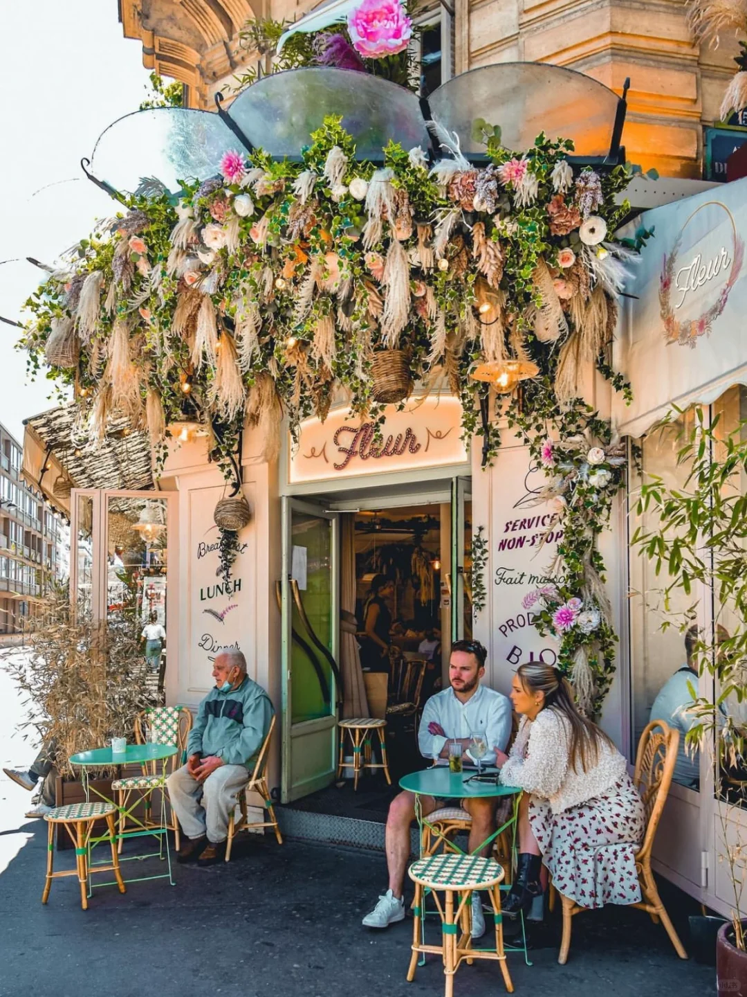 Paris Getaway ☕️ Top-Notch Street Corner Cafés for Instagram-Worthy Shots!
