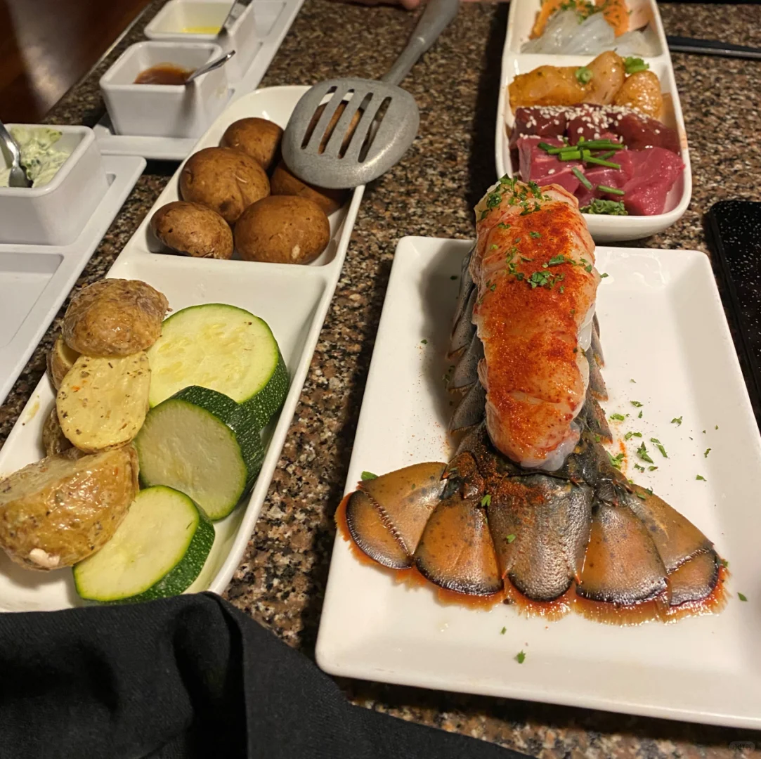 **The Melting Pot: Phoenix City's Chain Eatery Worth a Bite**

In this translation:
- "The Melting Pot" is kept as is since it’s likely the name of a restaurant or concept.
- "凤凰城" (Fènghuáng Chéng) is translated as "Phoenix City," which is a common nickname for cities with "Phoenix" in their name, often referring to Phoenix, Arizona, or other cities with similar names.
