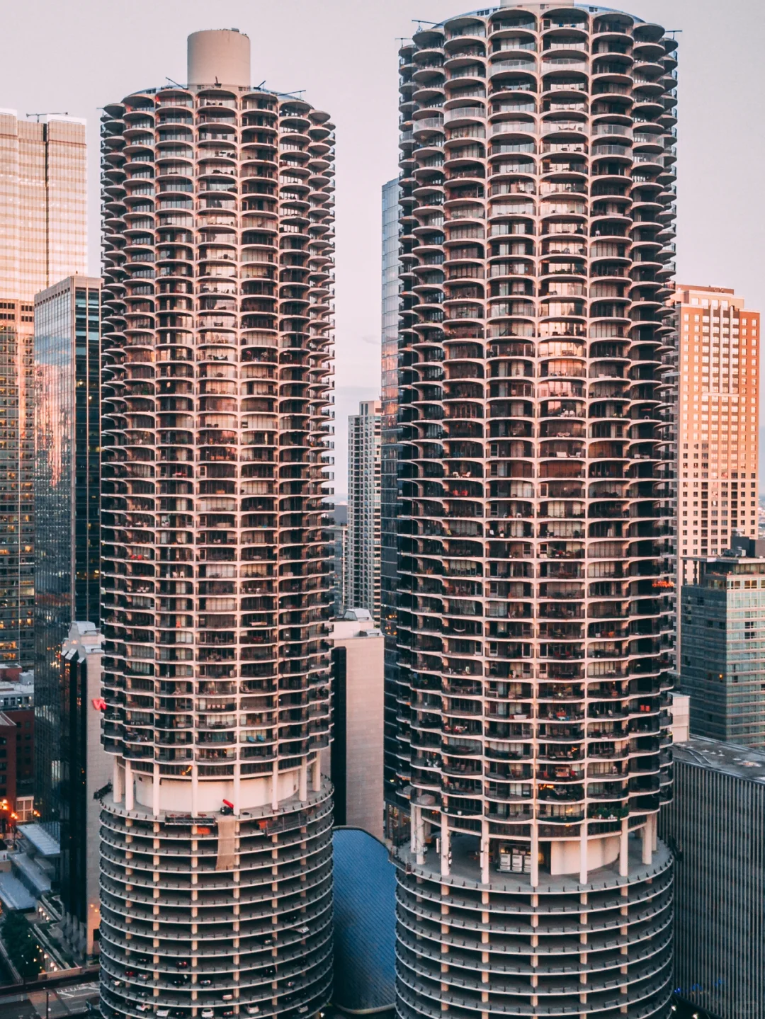 Chicago Corn Cob Towers🌽: The Coolest Architecture and Parking Garage