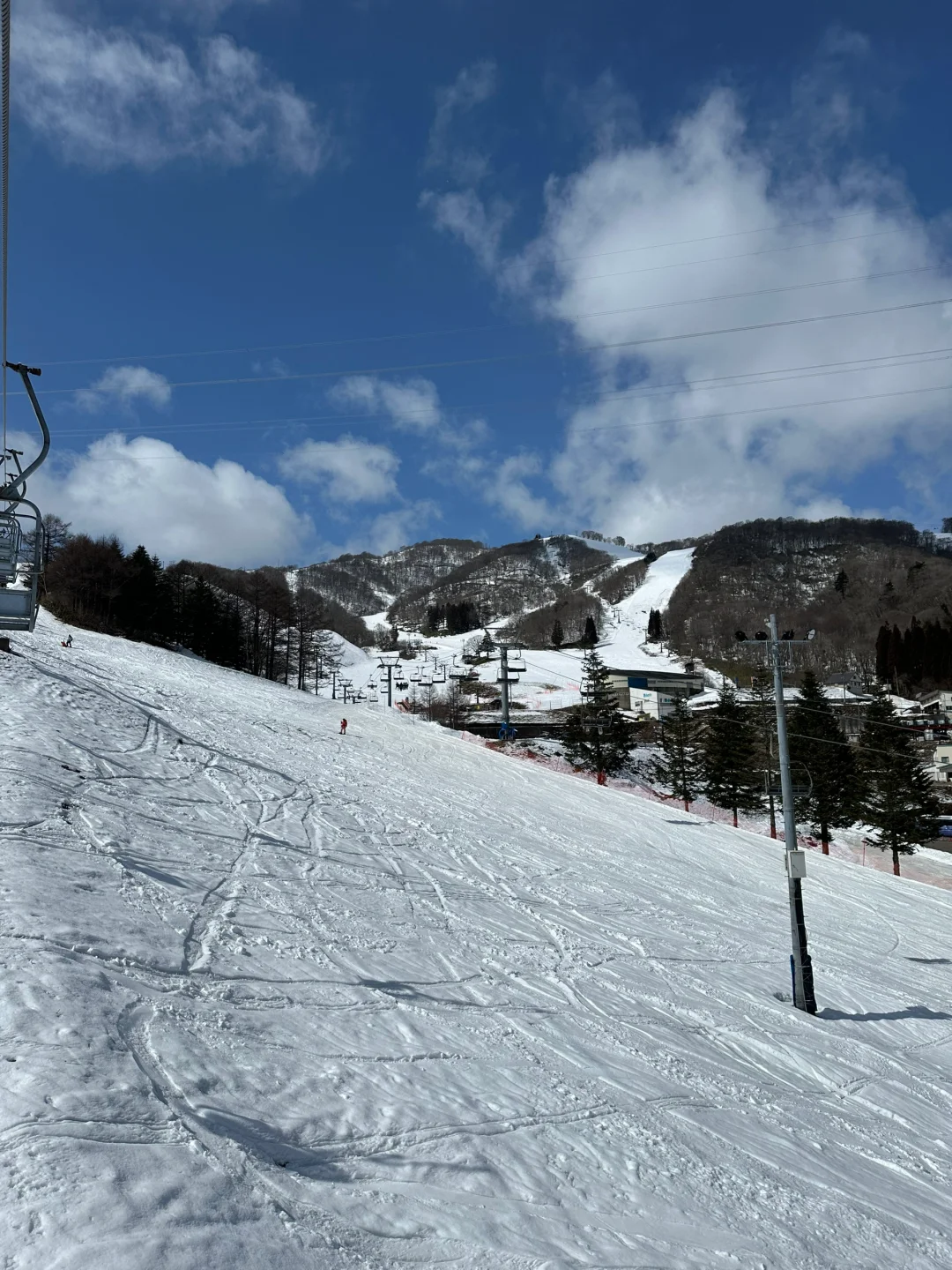 Japan's Gifu Dynaland: Skiing on the Edge of a Cliff