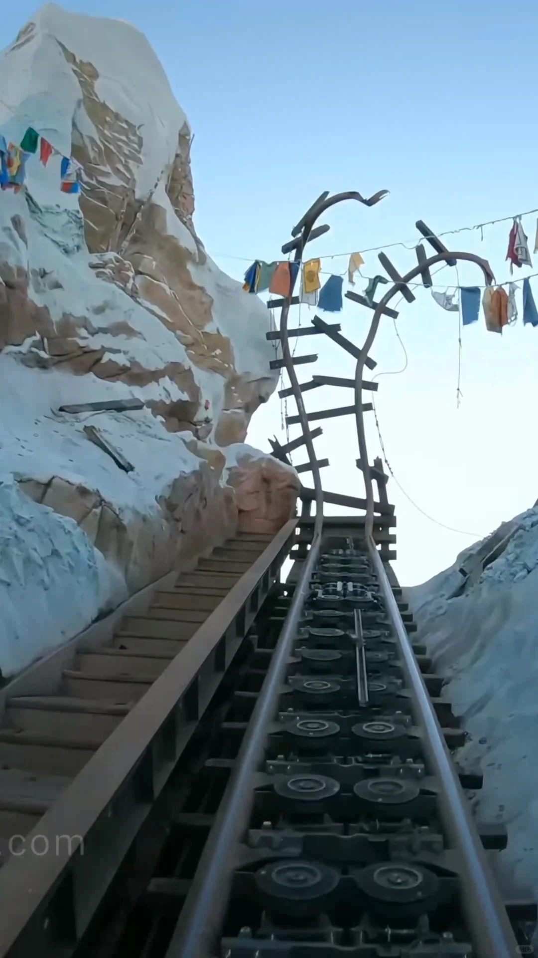 4K Chasing Mount Everest: Vekoma's Custom Roller Coaster