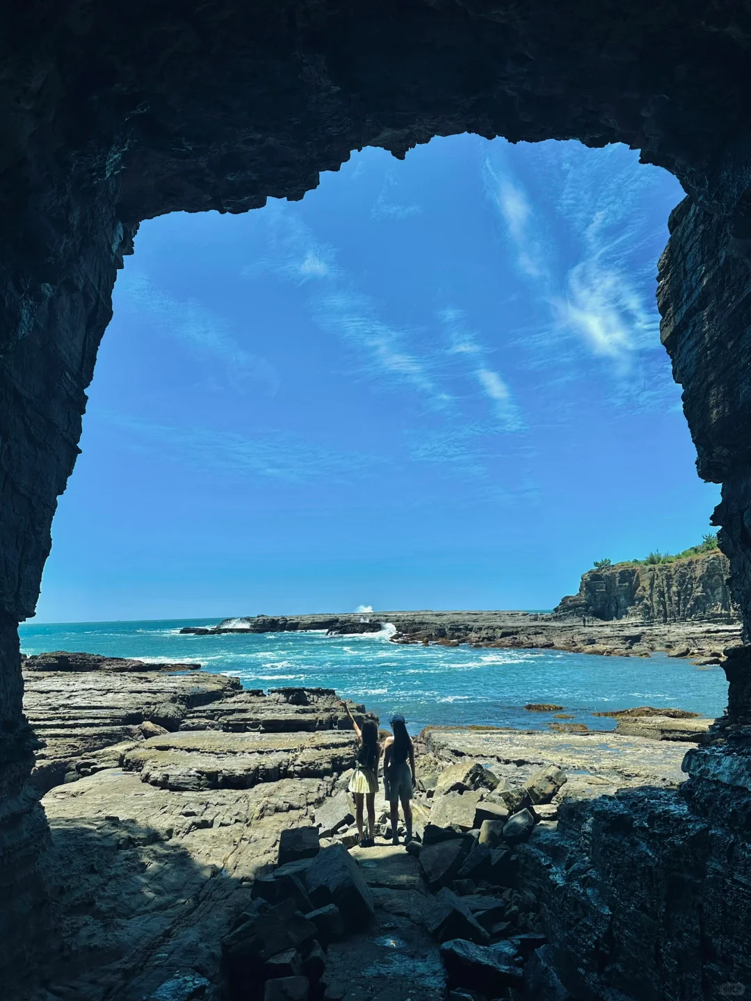Hidden Gems Near Osaka 🇯🇵: The Stunning Cave Leading to the End of the Sea! ❗️
