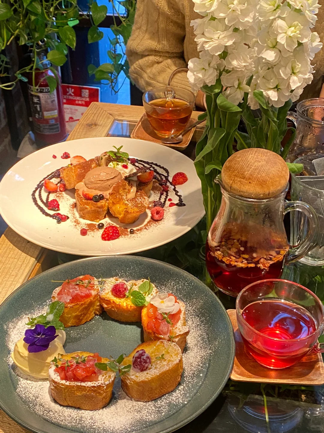 Tokyo Eats 😍 Valentine's Day Romantic Flower Field Brunch