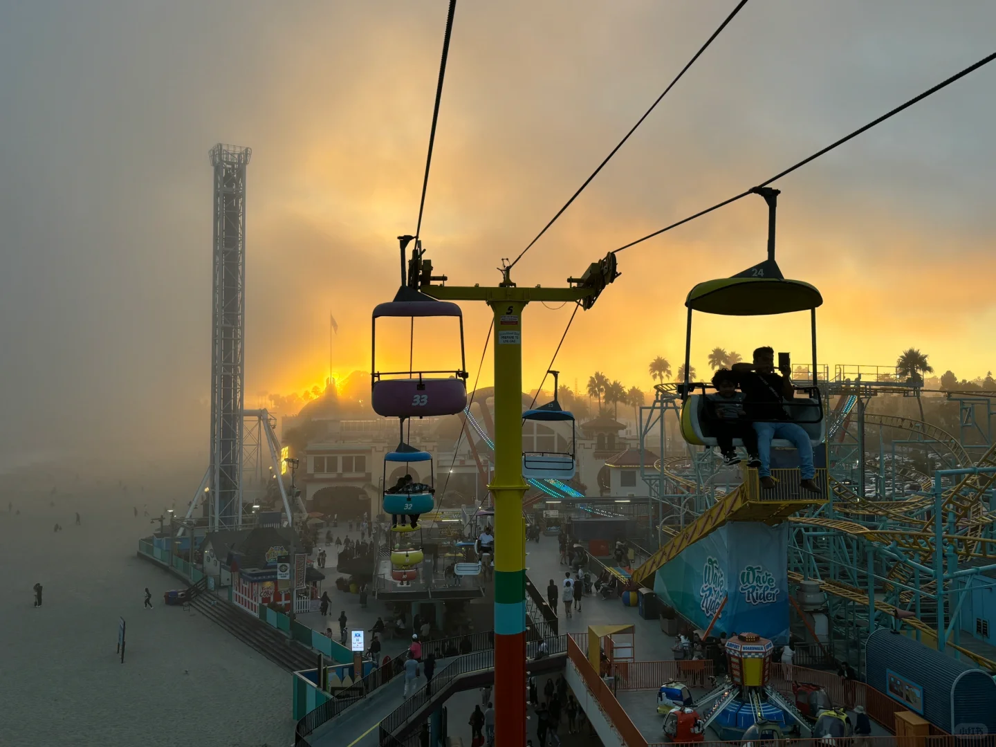 Macao Sky Cab: Witnessing the Sunset Turn into a Foggy Wonder in Seconds
