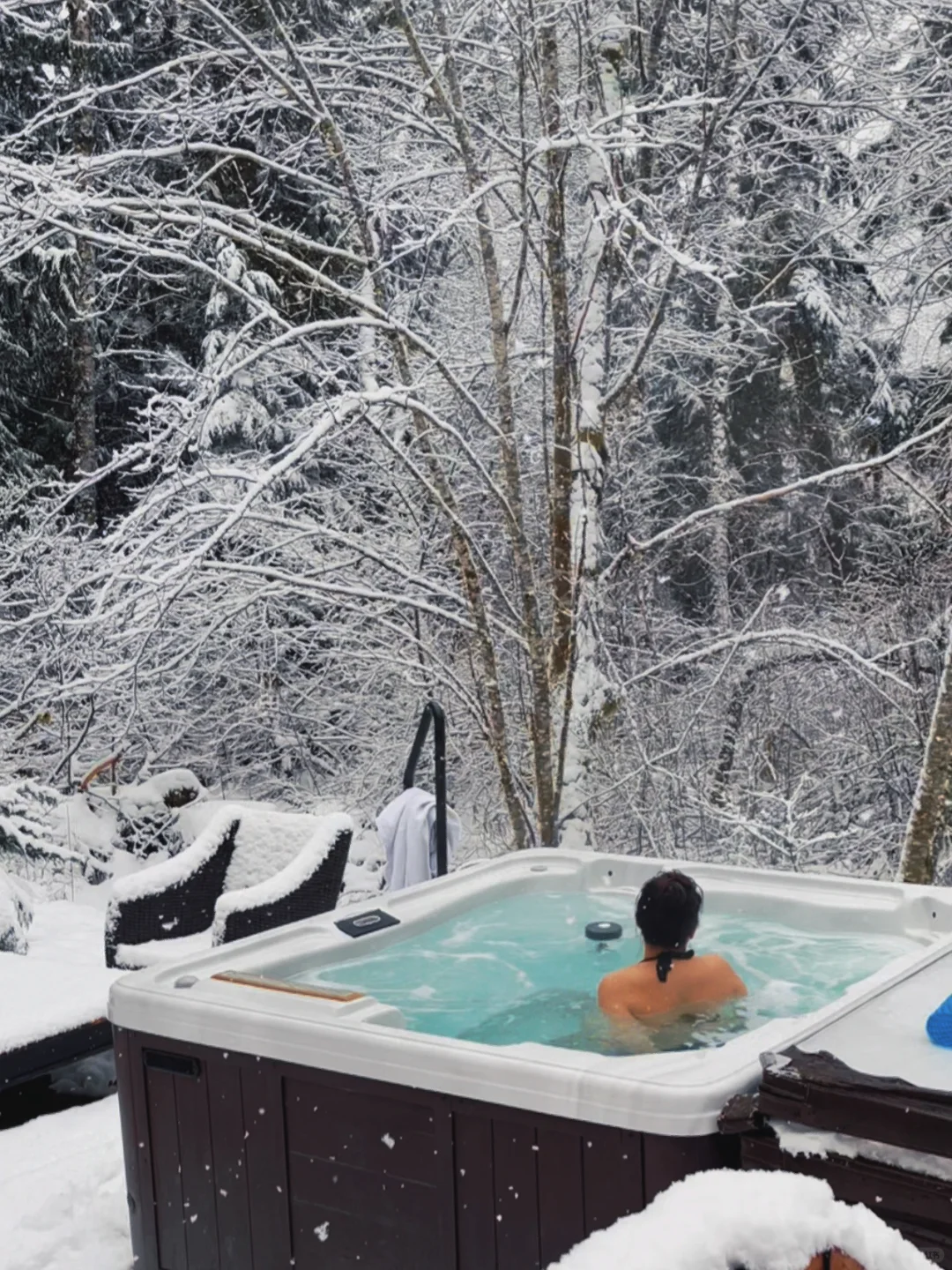 Seattle Airbnb Cabin: Hot Springs in the Snow = Pure Romance