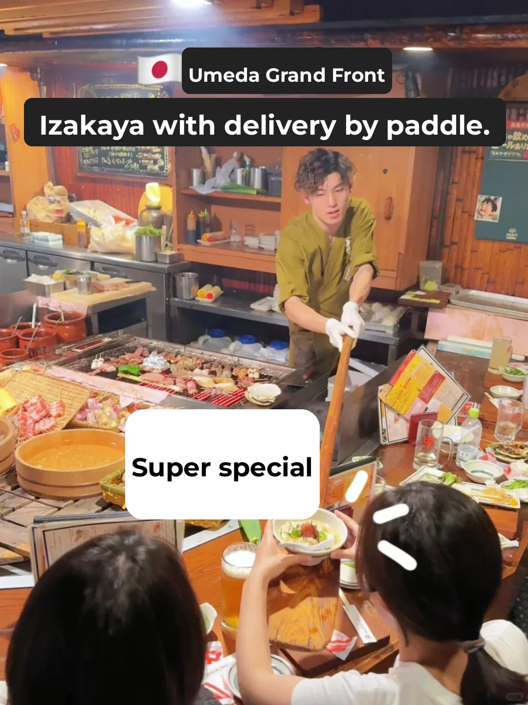 🇯🇵 Osaka's Super Unique Izakaya! Serving Food with Extra-Long Paddles!