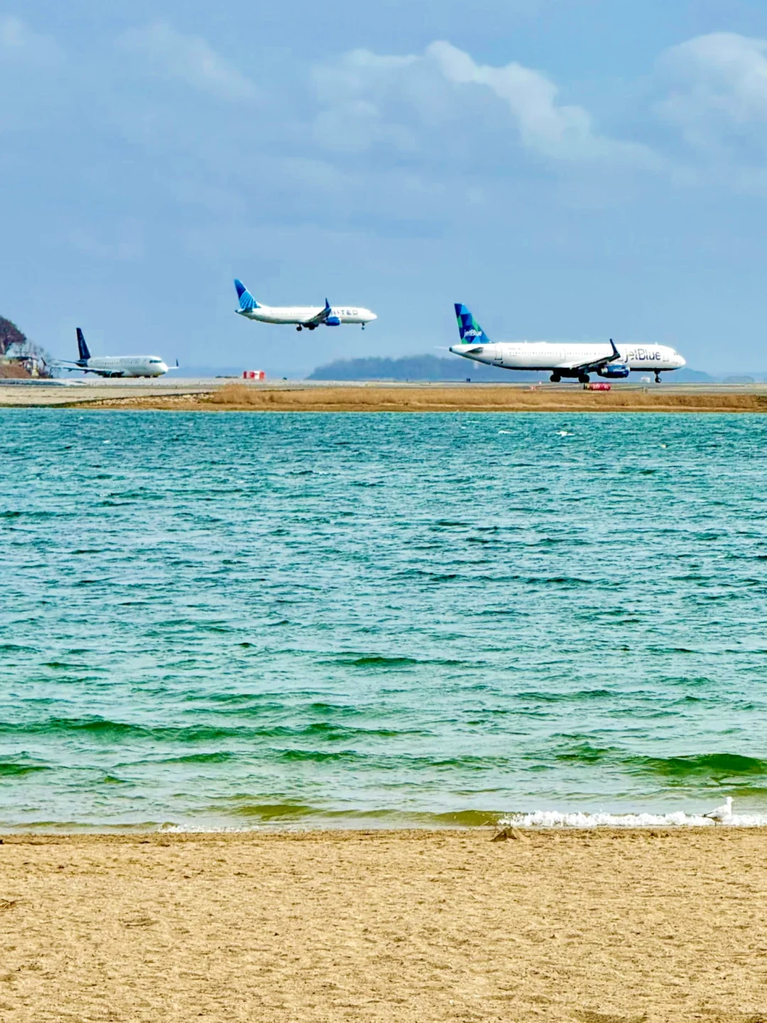 Boston Kid-Friendly Outing | A Beach Where You Can Watch Planes 🏖️
