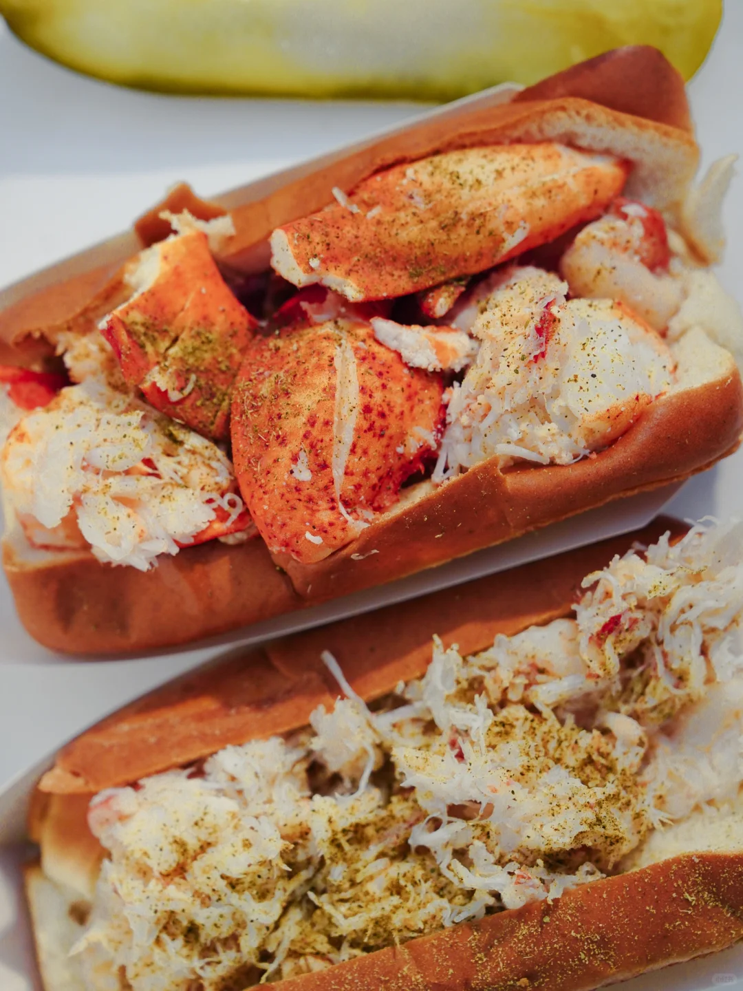 Chicago Food | Juicy, Tender Lobster Chunks 🦞 Paired with Aromatic Bread