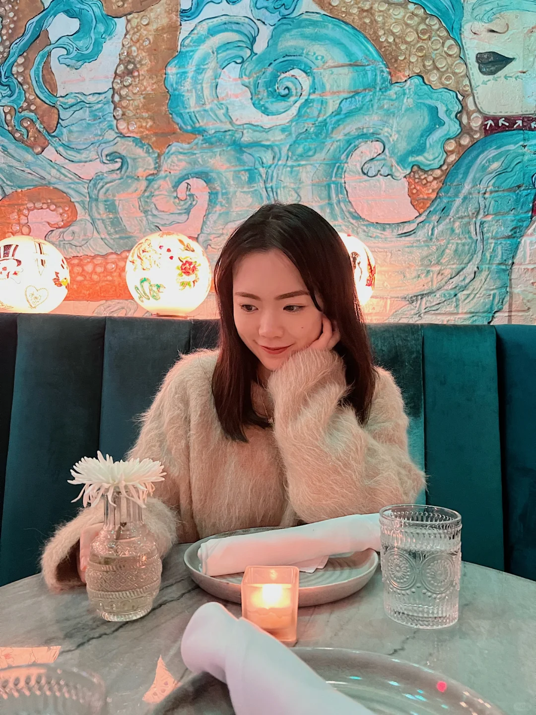 "New York's Unique and Enchanting Mermaid Restaurant 🧜"