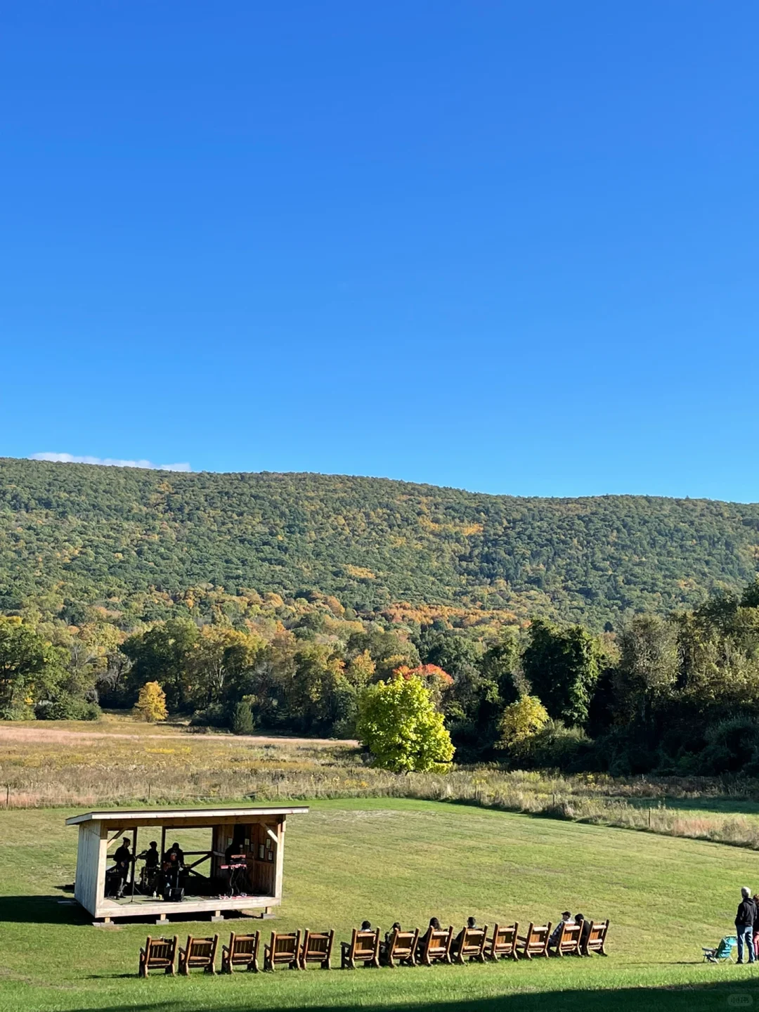This NJ Vibe Restaurant's Nearby Trail is the Ultimate Early Autumn Beauty