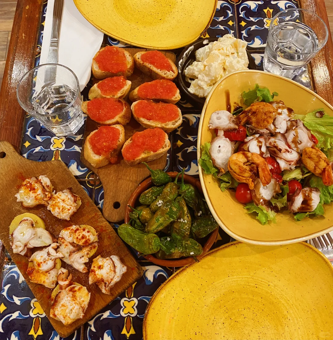 This Paris Restaurant Will Transport You Back to Barcelona in an Instant