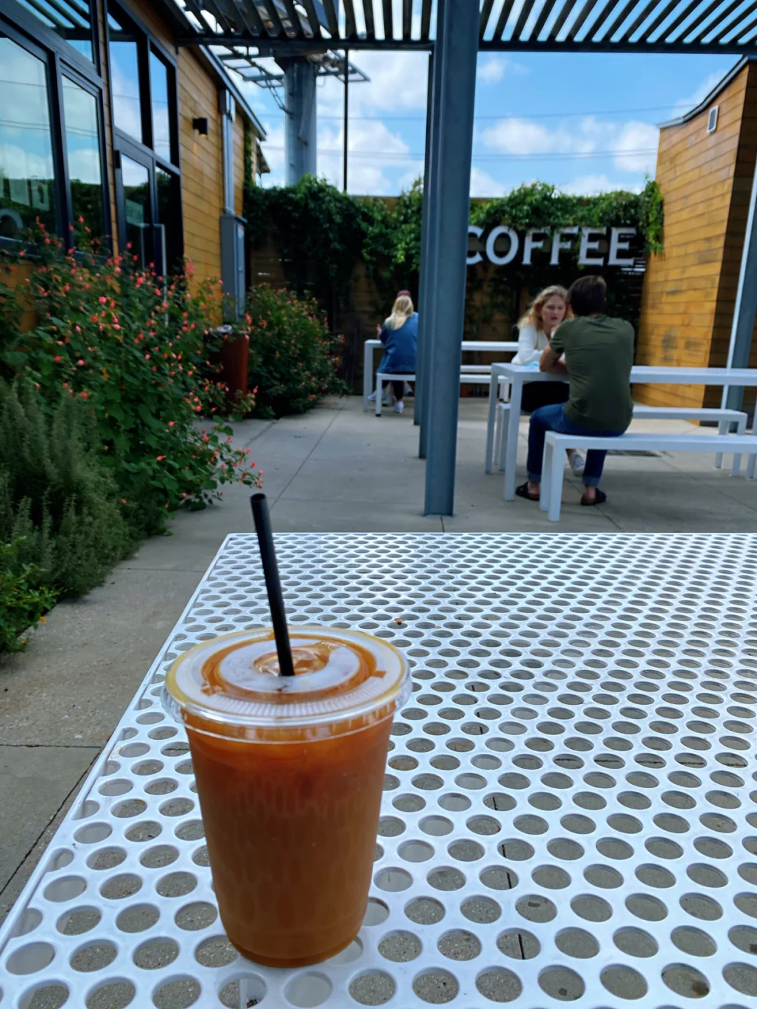 🚗 Dallas Hidden Gem: Outdoor Coffee Spot at Houndstooth ☕️