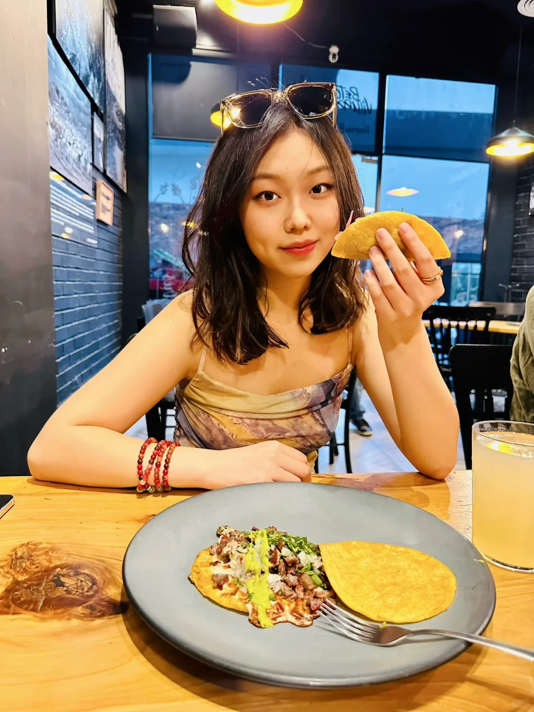 🇲🇽 Grabbing Some Tacos on the Streets 🌮