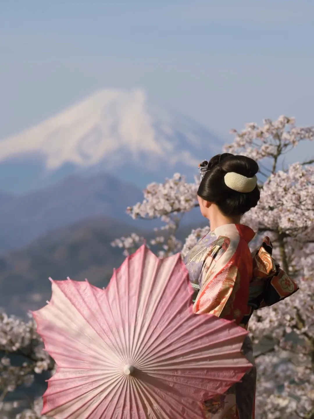 Fuji Mountain Photo Spots Aren't Just Limited to the Closed Convenience Store