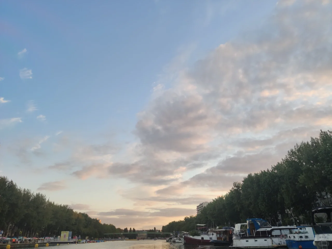 Exploring Paris: 25°EST