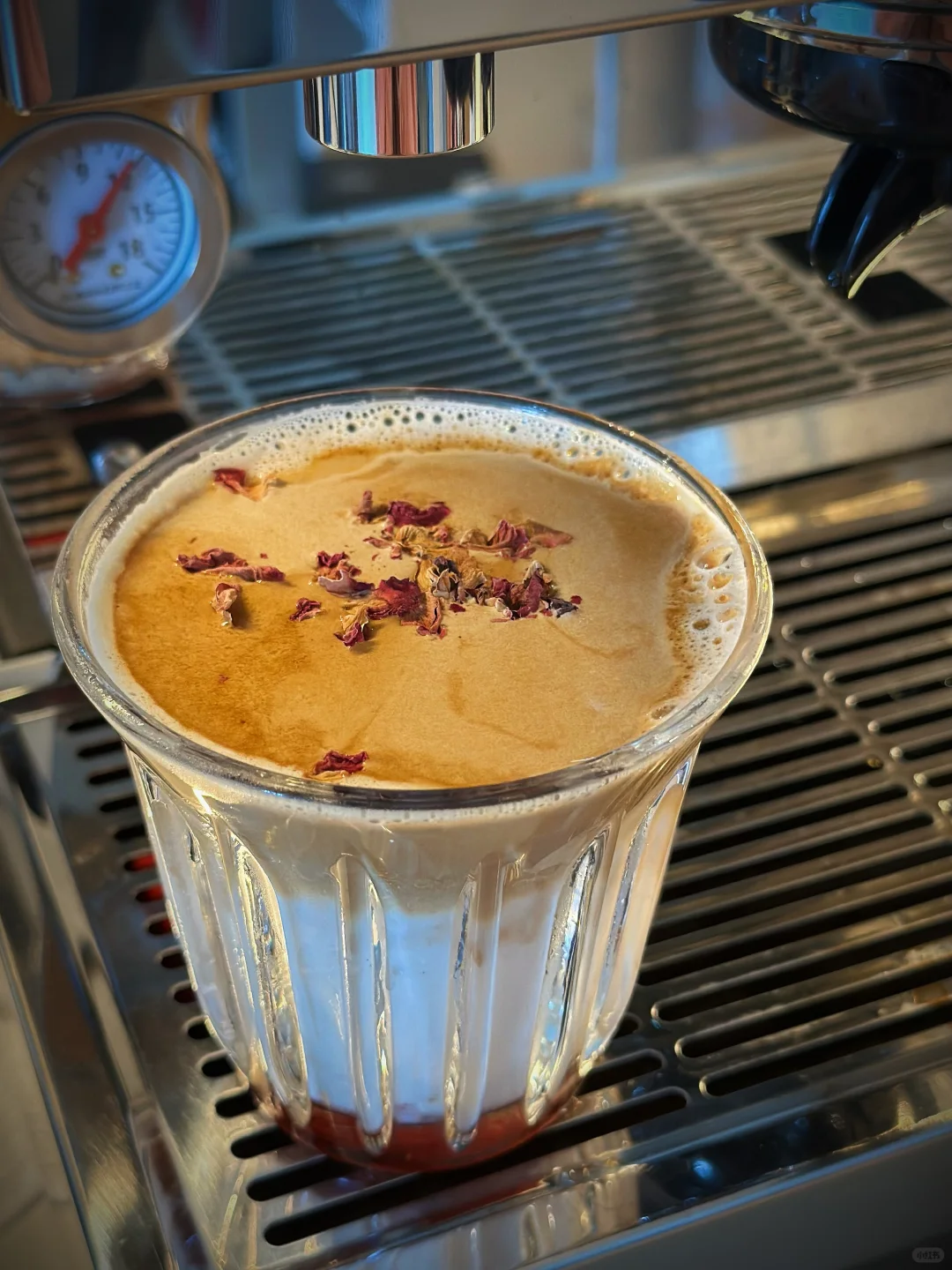 Only in LA Can You Sip a Rose Dirty💖