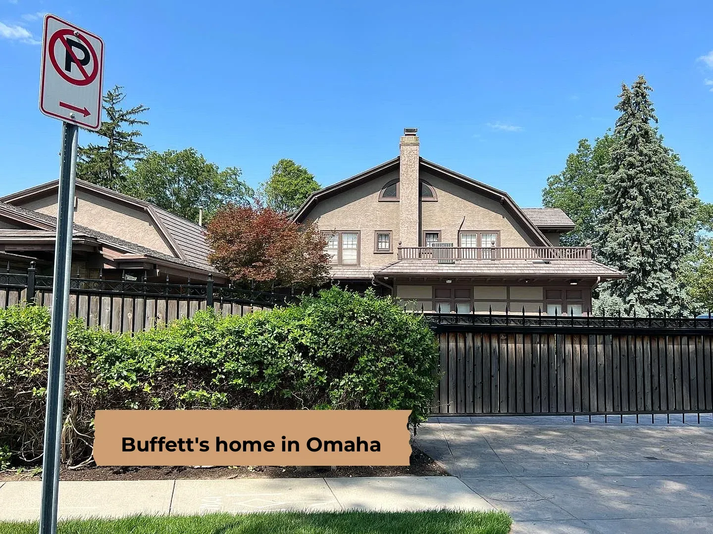 North America Travel | Passing by Warren Buffett's Home in Omaha