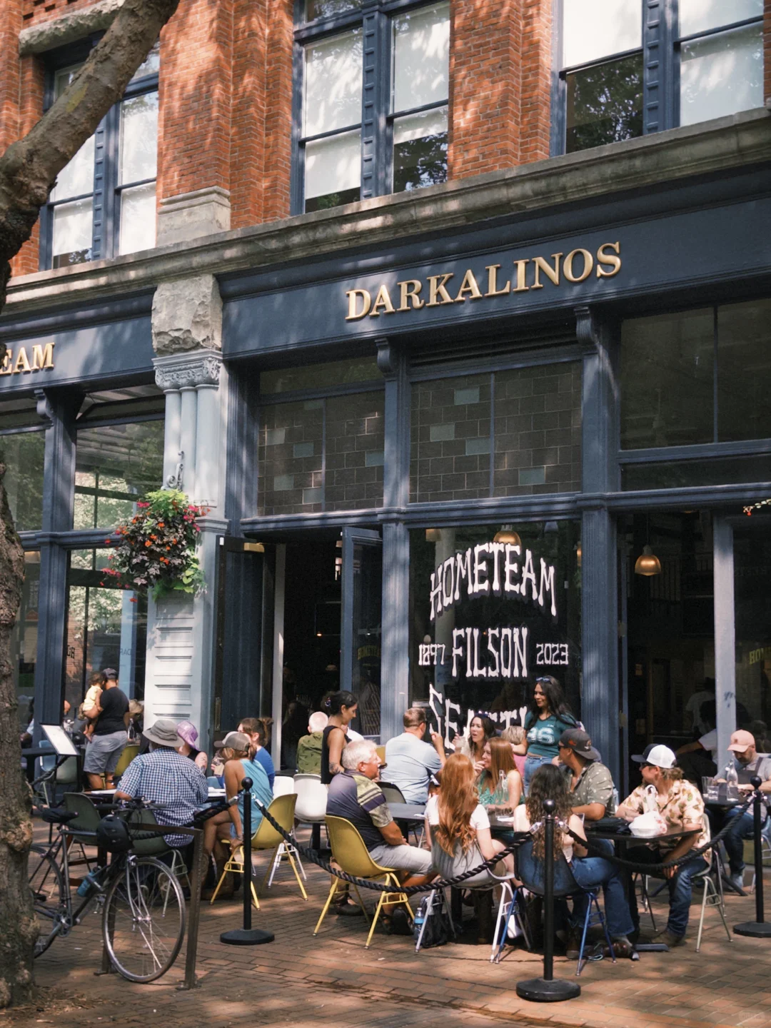 Adding a Dash of Artistry and Vintage Flavor to Seattle ☕️ for the Weekend