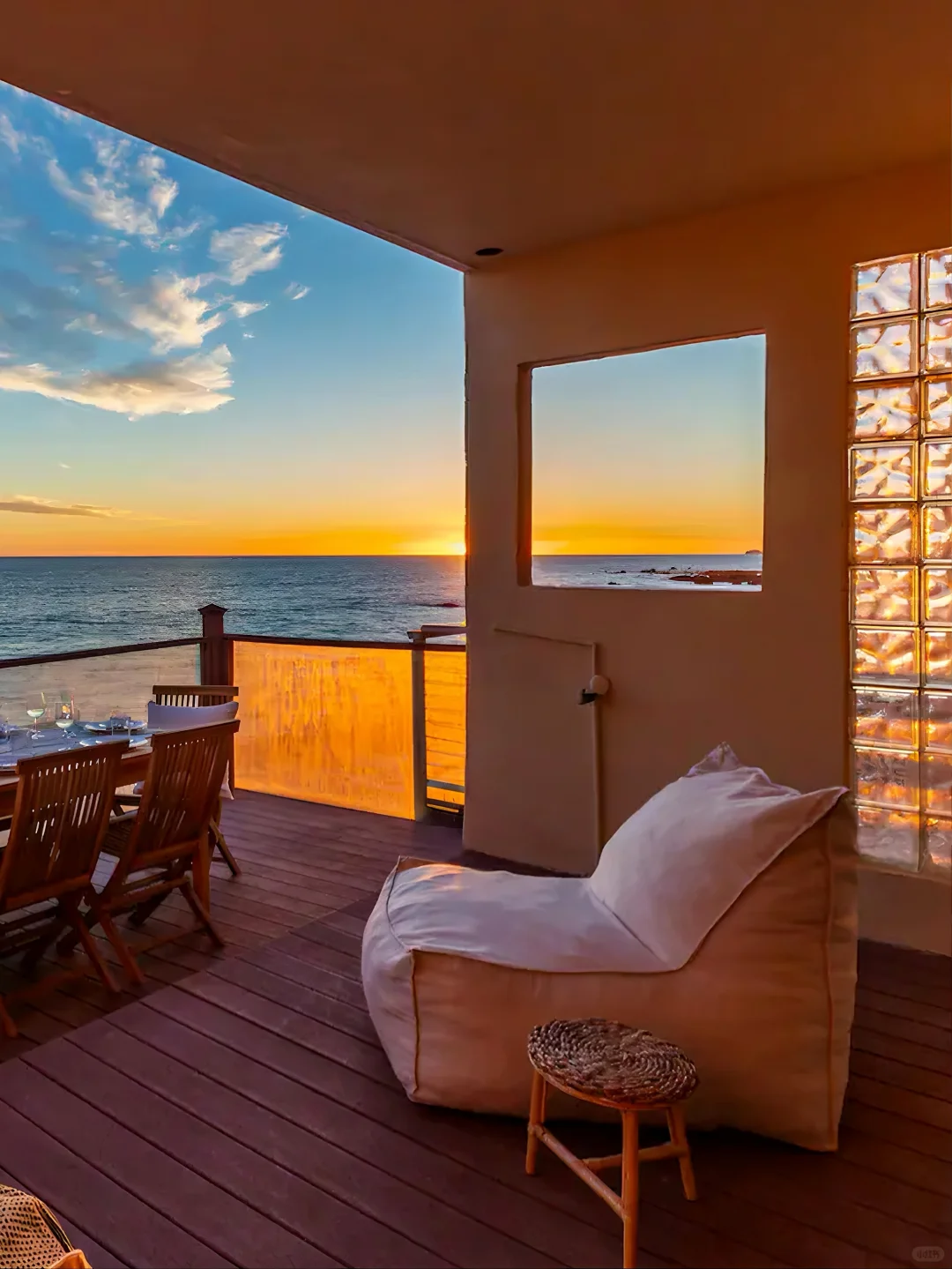 LA 🌊 Malibu's Top Pick for Watching Ocean Sunsets: This Cozy Airbnb