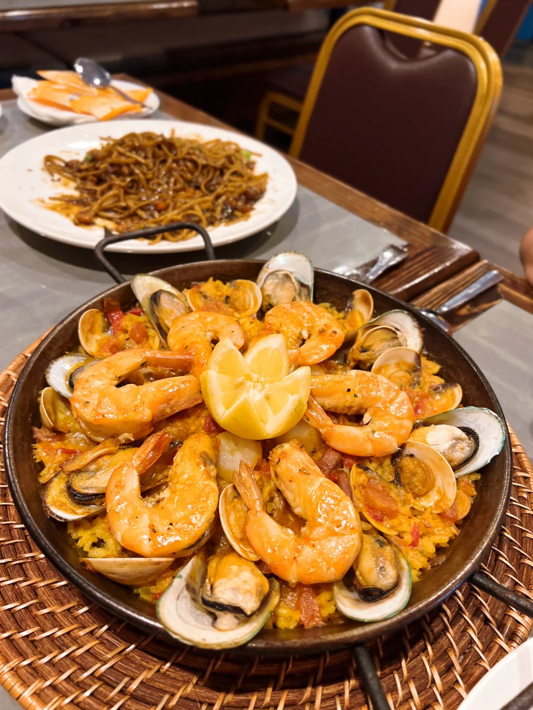 Food Exploration | Flushing Has Spanish Paella Too! A Fresh Father’s Day Dining Option