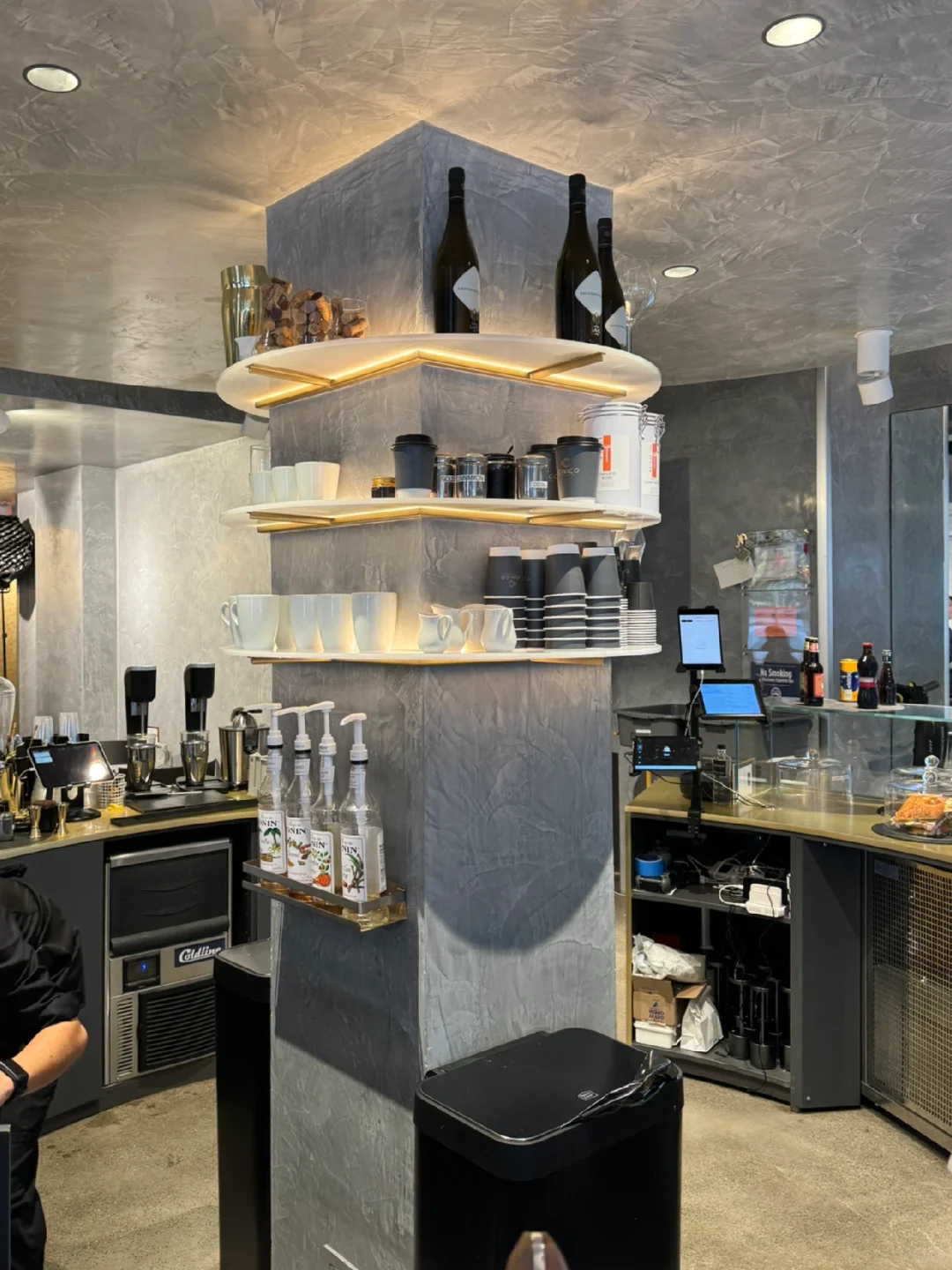 Midtown Manhattan: Cafés with Outlets 🥐☕️