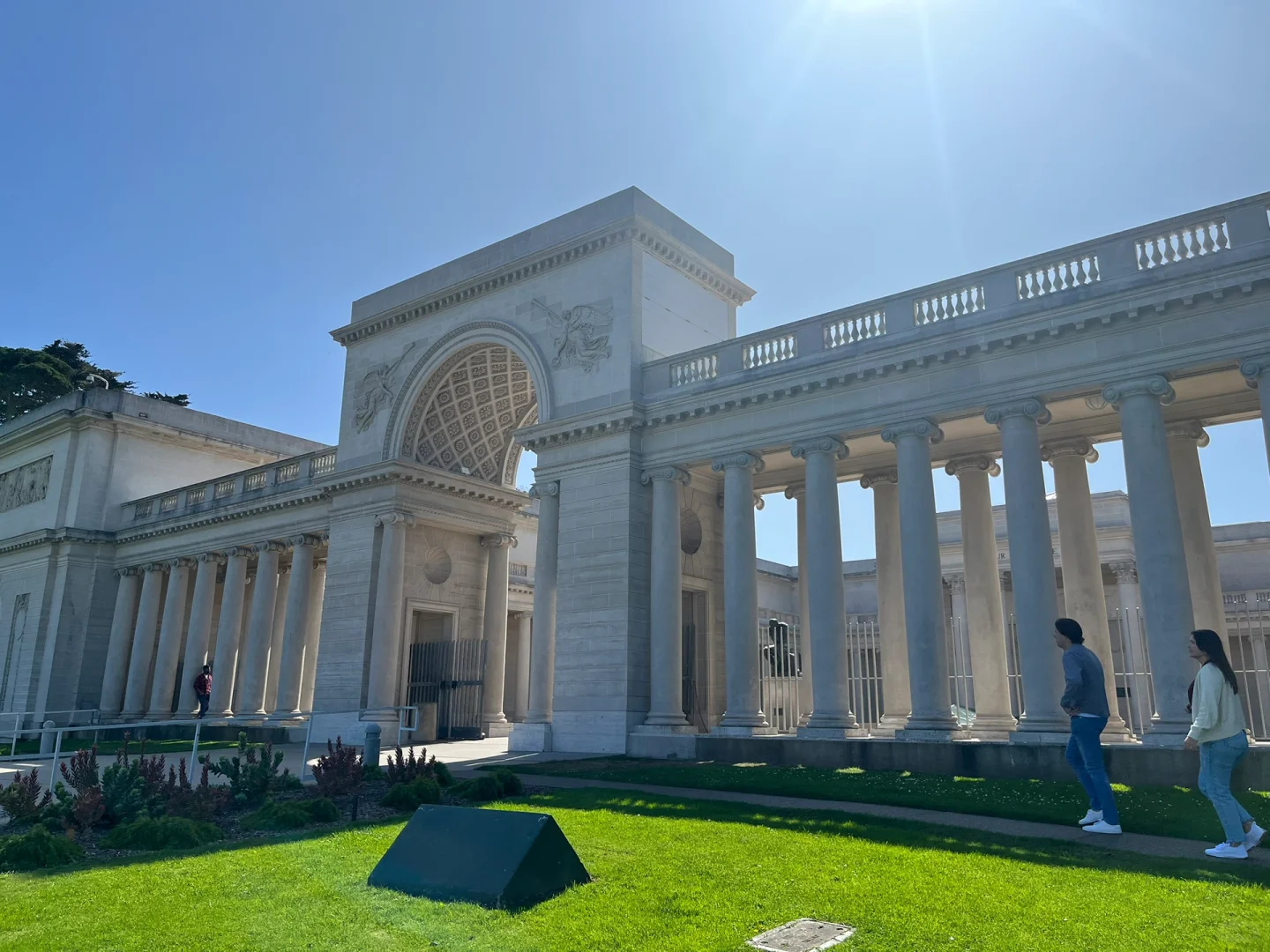 "San Francisco Art Museum Offers Free Admission to Bay Area Residents on Saturdays for Date Night"