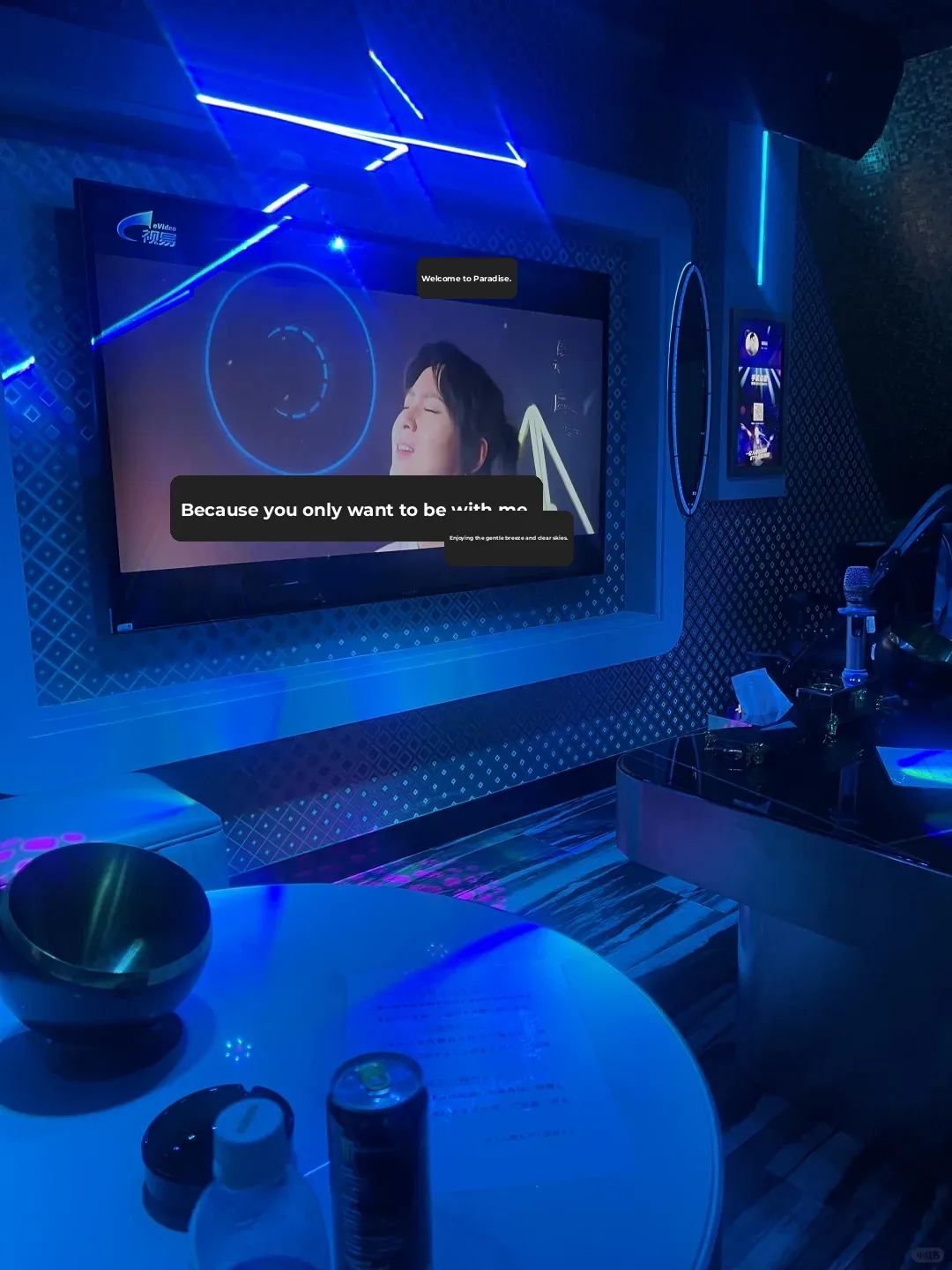 I've been to this Shinjuku karaoke bar multiple times now 🧃