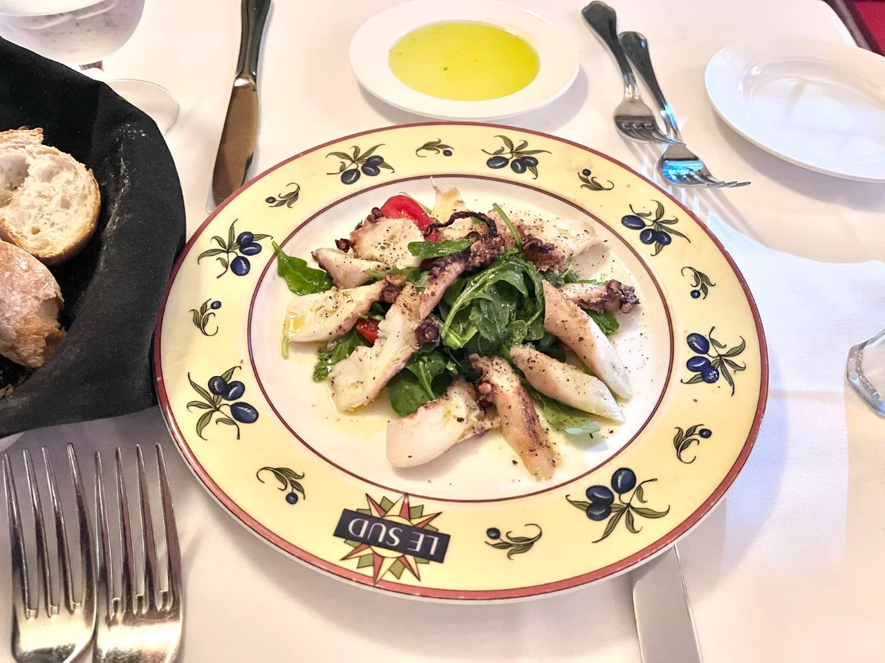 A Surprisingly Ordinary Italian Restaurant, but Their Pan-Seared Scallops Are the Best!