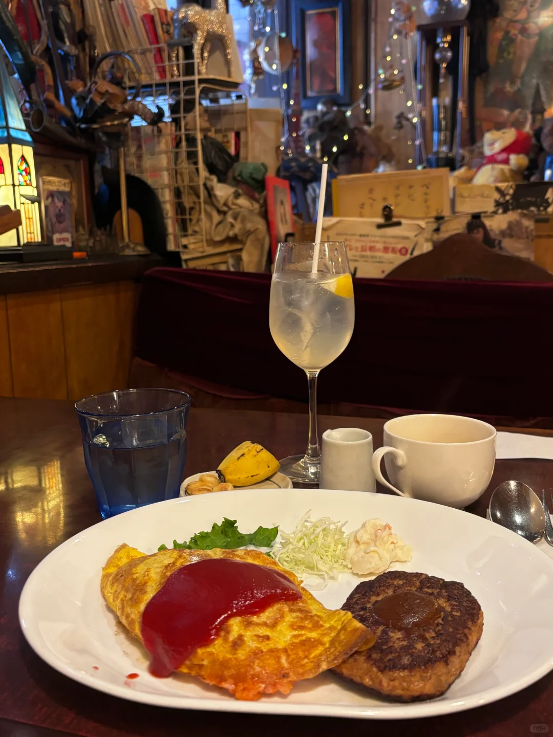 🇯🇵 Cafe Arles | A Maximalist Coffee Shop in Shinjuku