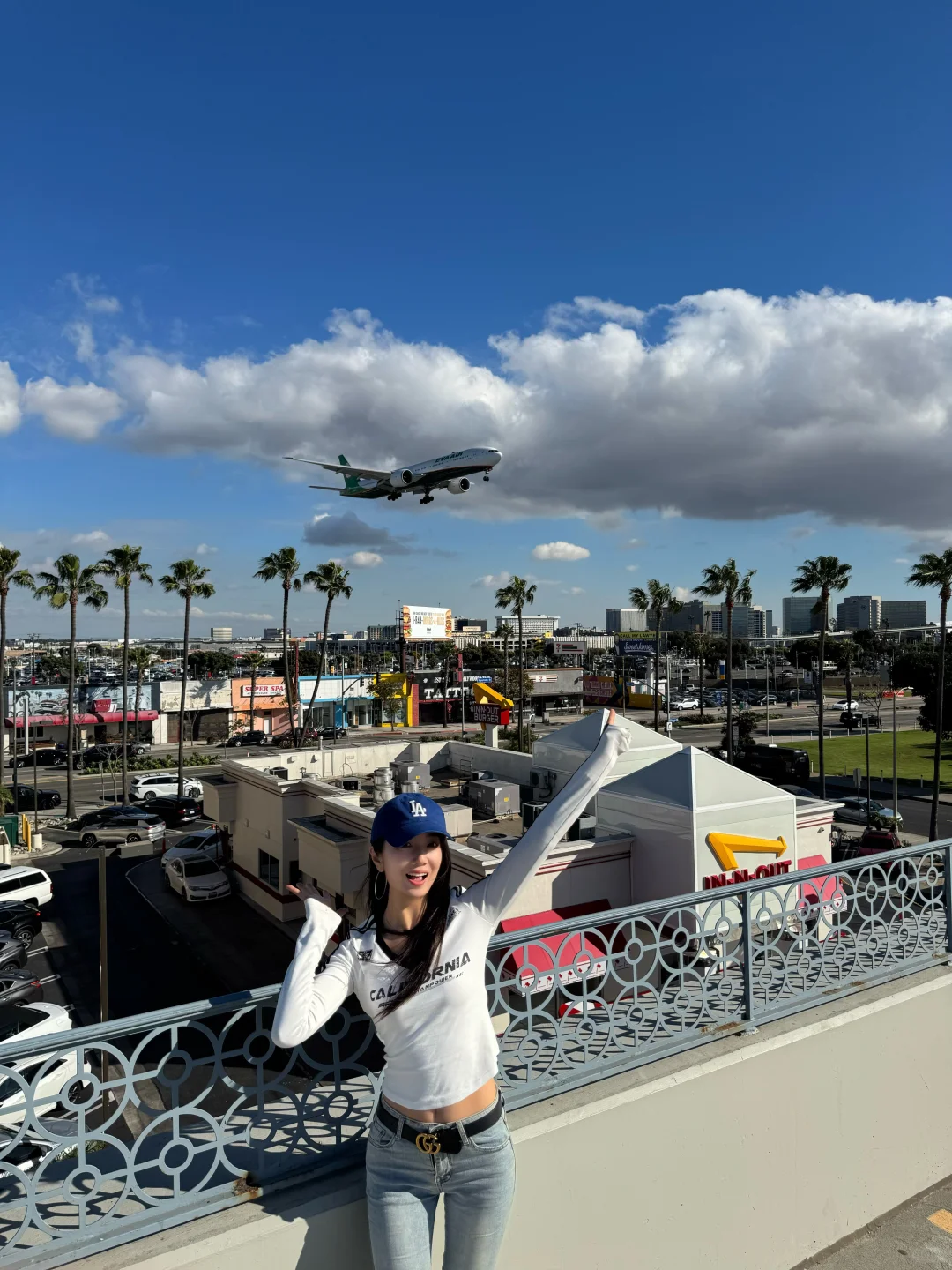 Top Instagrammable Photo Spots at LAX in Los Angeles ✈️🍔‼️