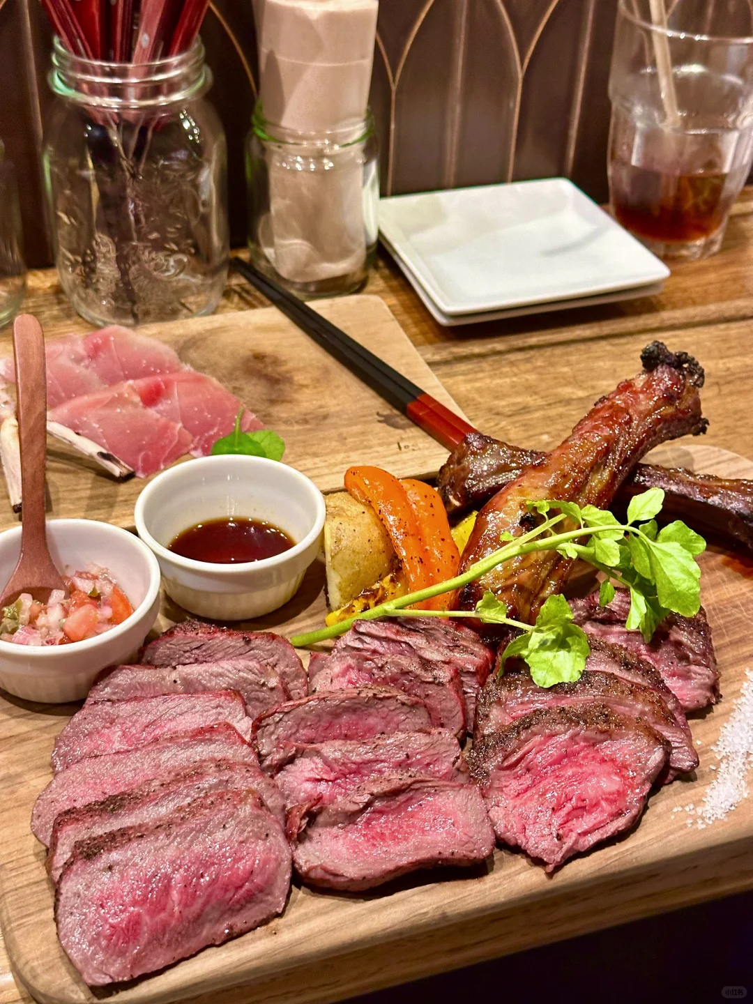 Ikebukuro East Exit! The Honey-Glazed Ribs 🥩 are So Tasty!!!