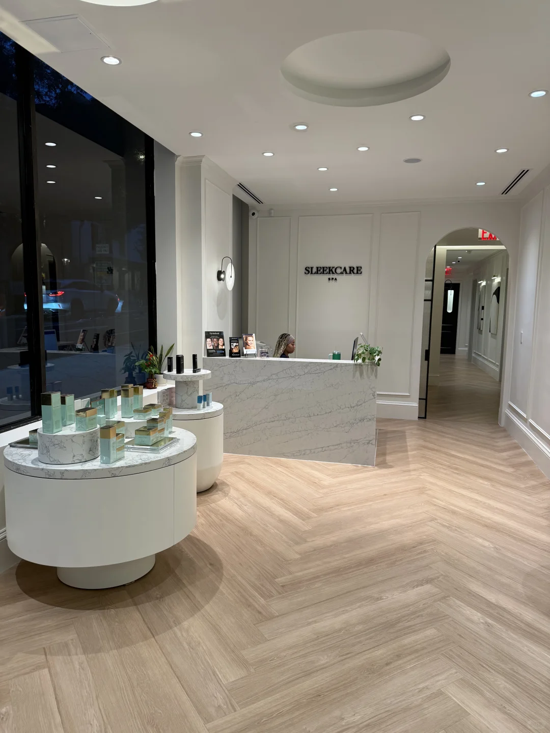 Newly Opened Beauty Salon in Manhattan: The Dark Horse Among Dark Horses! 🌟