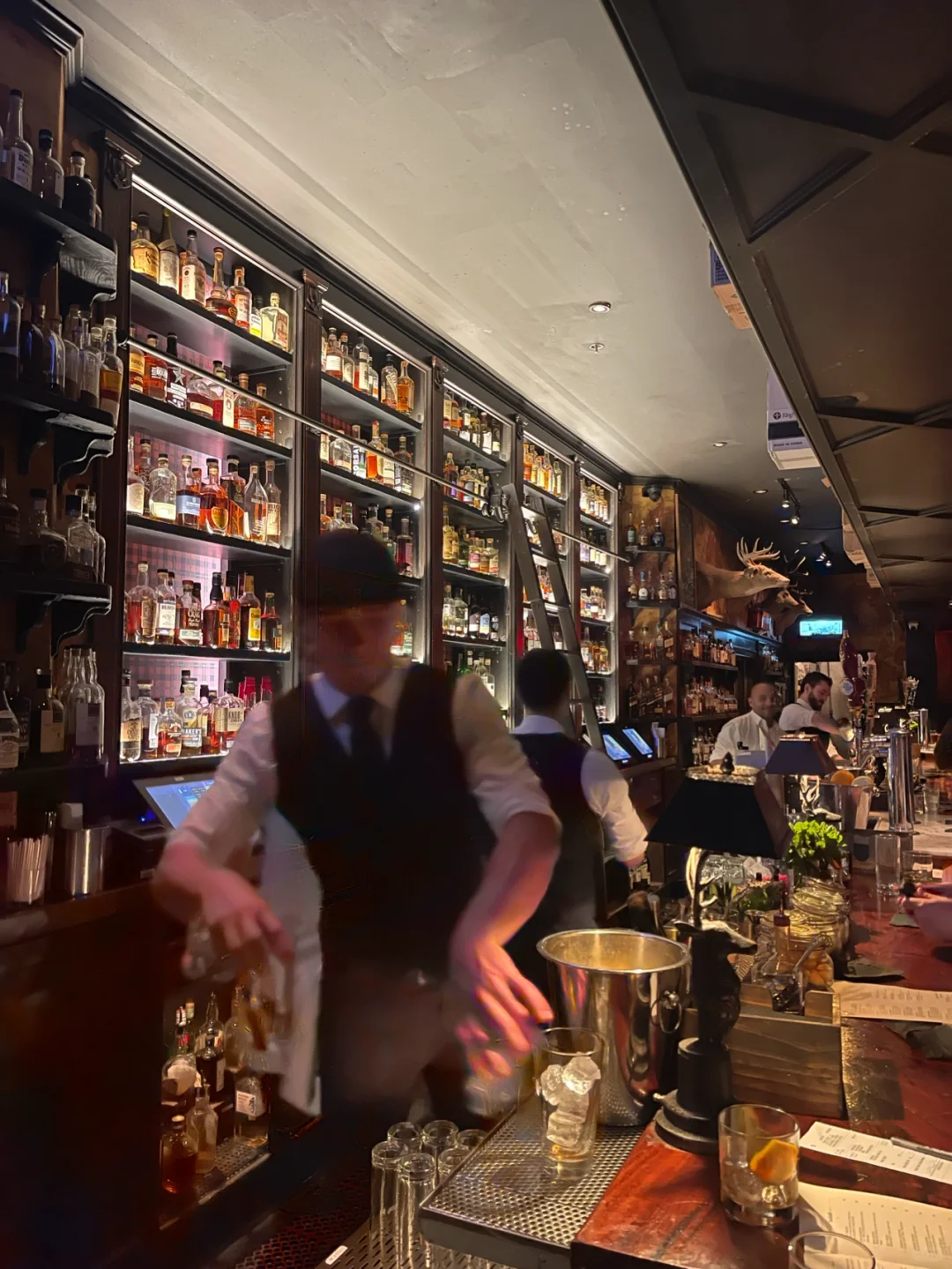 I promise ✨ This place is definitely the OG of LA whiskey bars ‼️