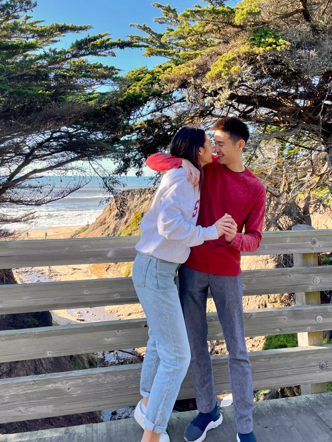 Hope we can live by the sea together someday 🍊🌊