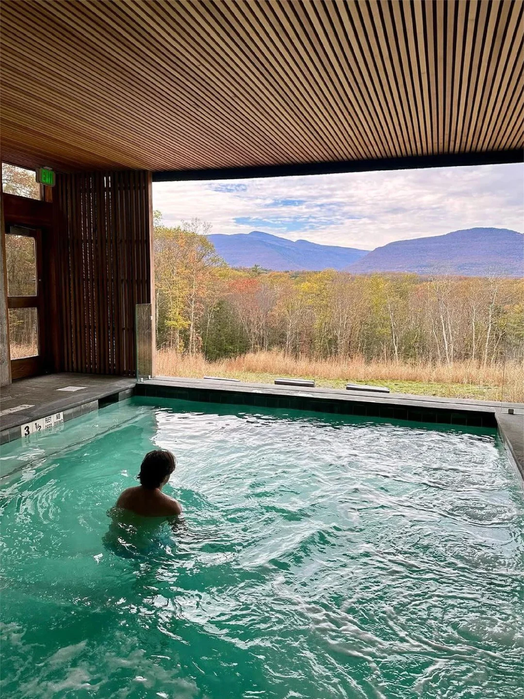 Cozy Log Cabins Near NYC for a Soothing Hot Spring Getaway