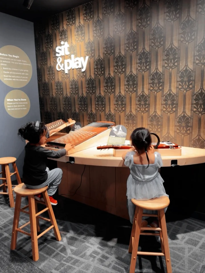 "Just Perfect Travel Diary - Music Museum"