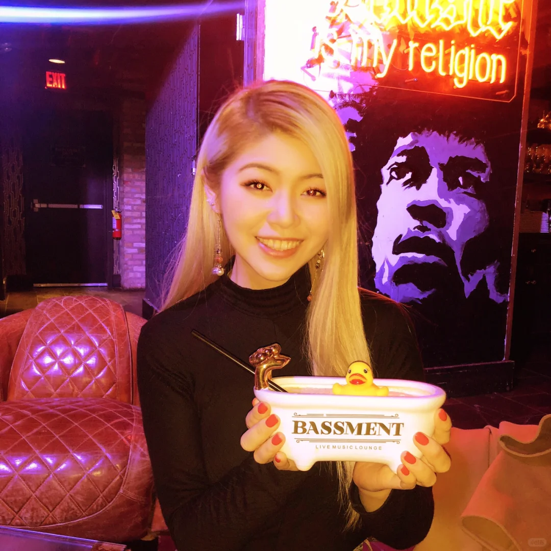 🔥✨ 3 Must-Visit Bars and Hidden Gems in Chicago 🉑️✨