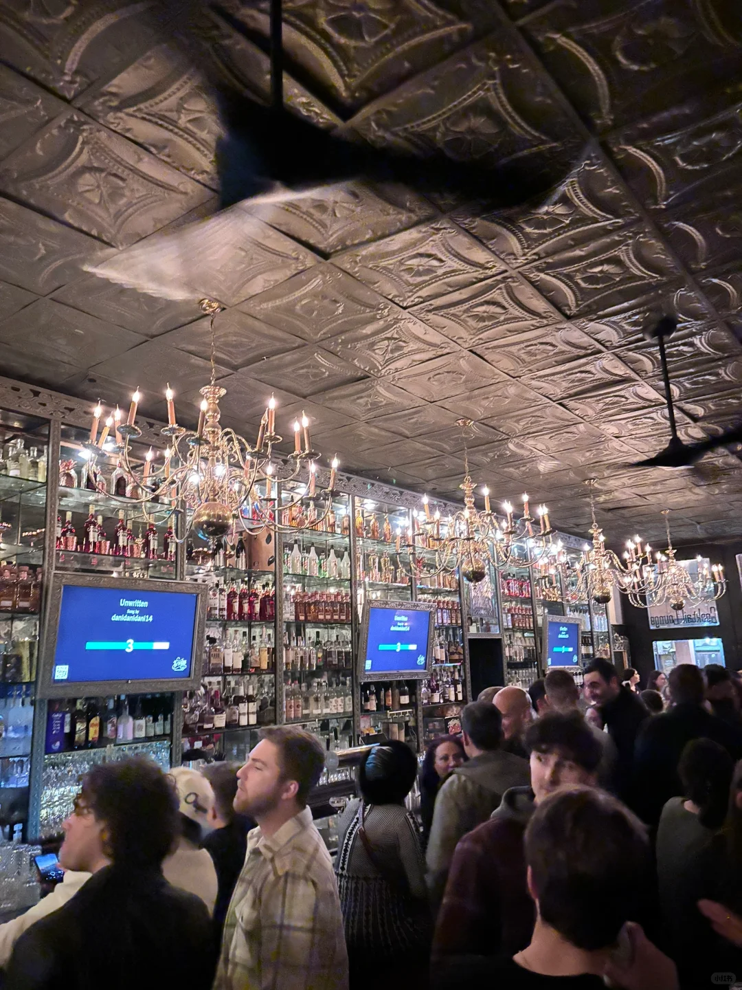Chicago | A Cozy Little Bar in the Loop