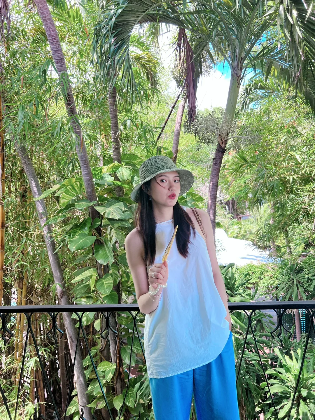 Who else is heading to Miami in July, the ultimate summer scorcher? 😅🌴