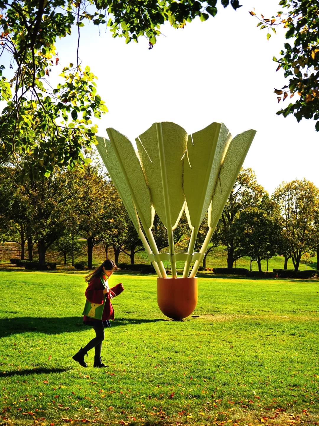 Wow! This is the World's Largest Badminton Shuttlecock!