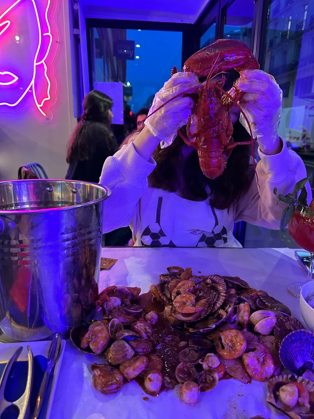 🇫🇷 Paris 9th Arrondissement: Hand-Picked Seafood, Just $60 Per Person and You'll Be Stuffed to the Brim!