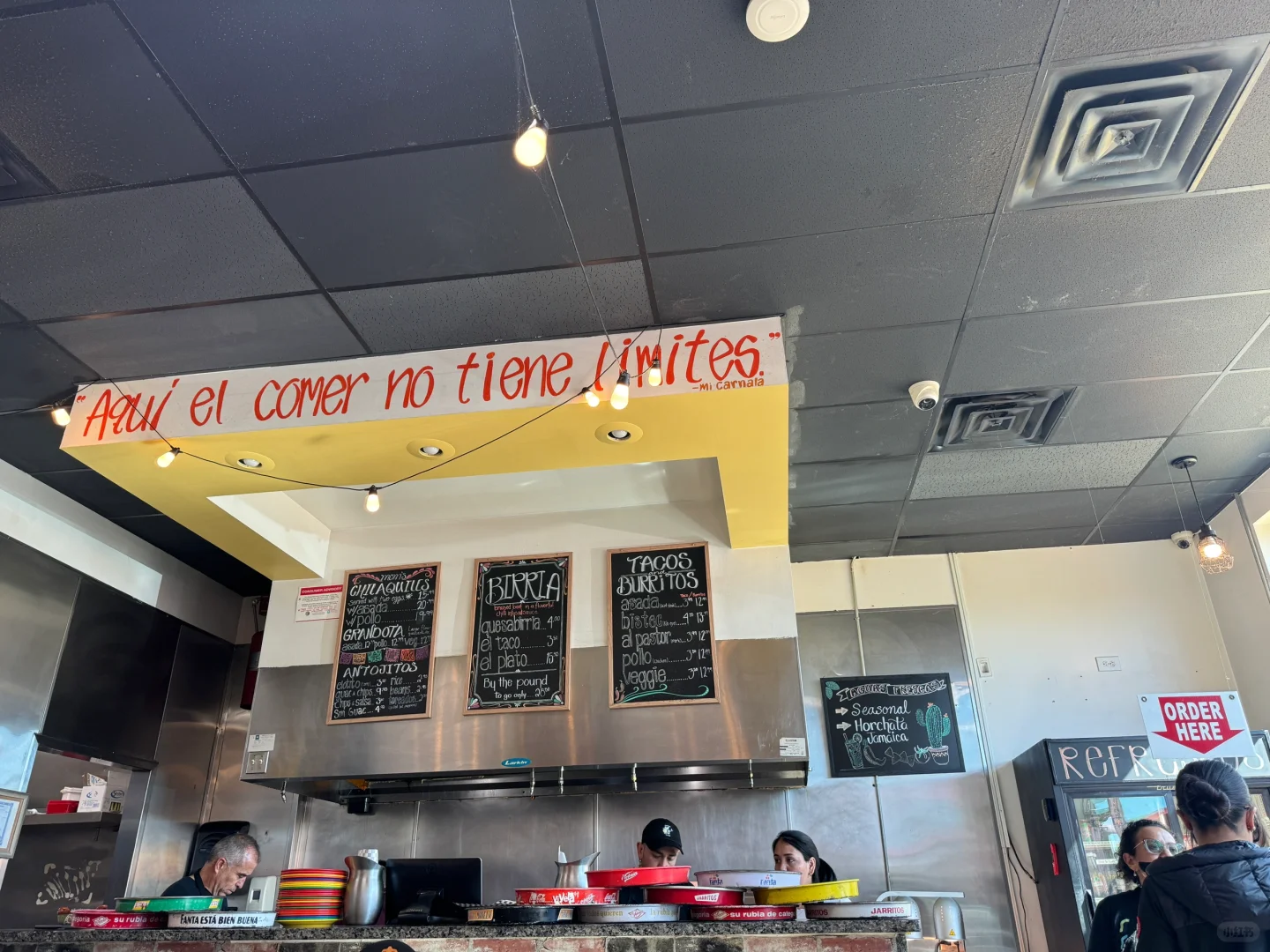 Hidden Gem Taco Spot in Downtown Chicago: El Tragon! Yelp 4.8 Stars