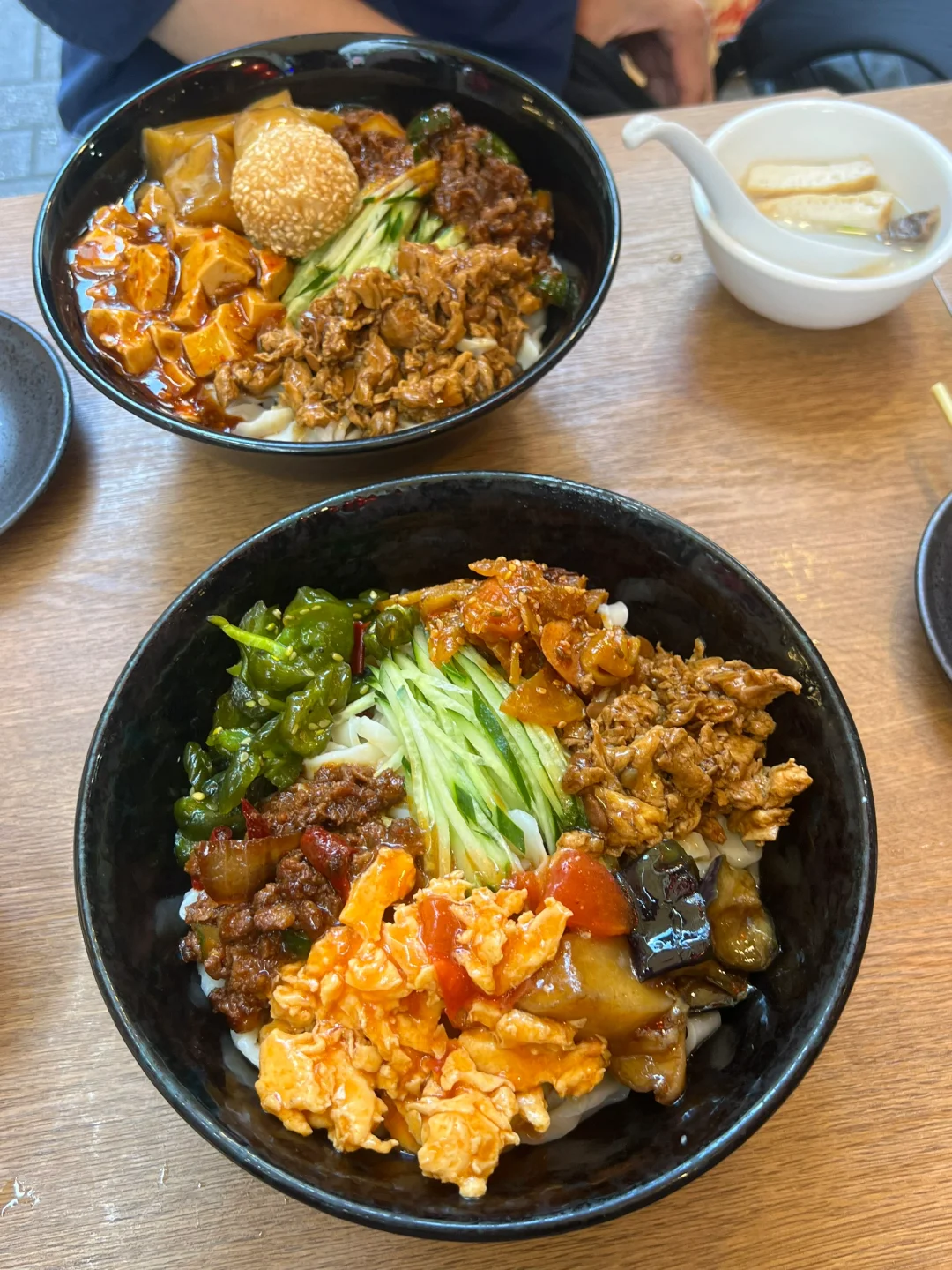 No wonder it's Ueno! All-you-can-eat noodles and braised dishes for just 880 yen!
