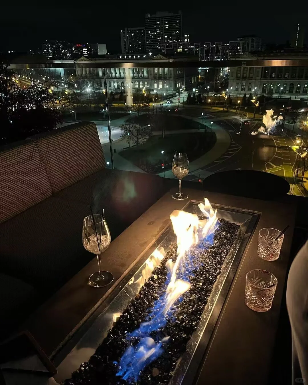 Philadelphia Exploration | Rooftop Bar with Stunning Night Views 🍷