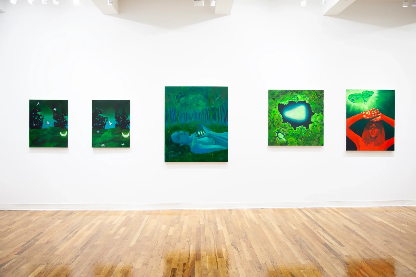 Exhibition Scene｜When the Moon Turns Green