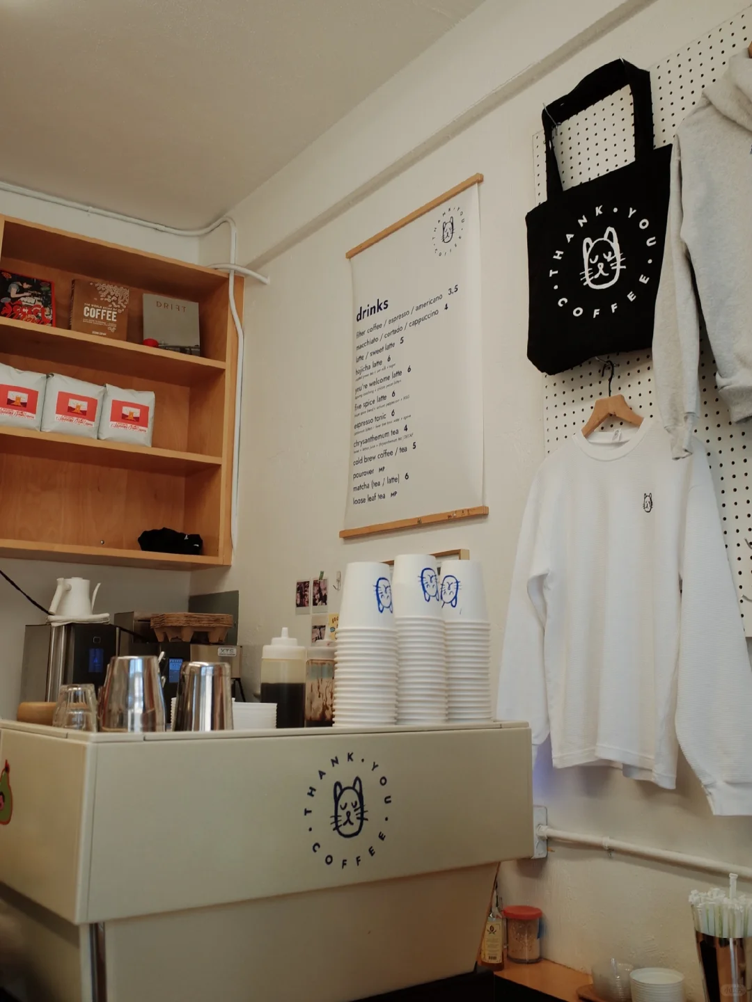 Los Angeles | A Cozy Coffee Nook with Stationery and Kittens 🐈