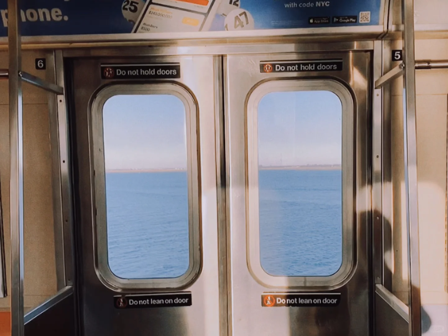 NYC's Underwater Metro 💙🚉